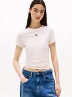 Camiseta-slim-con-logo-lineal