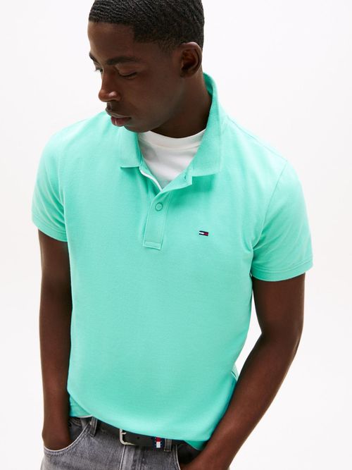 Polo-de-corte-slim-con-parche-con-logo