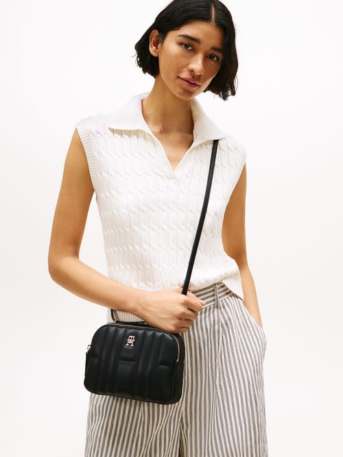 Bolso-cruzado-acolchado-con-monograma-TH