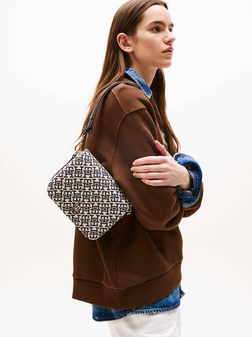 Bolso-mensajero-con-monograma-TH-en-jacquard