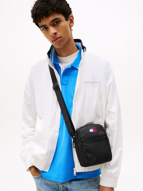 Bolso-reporter-con-correa-cruzada-y-logo