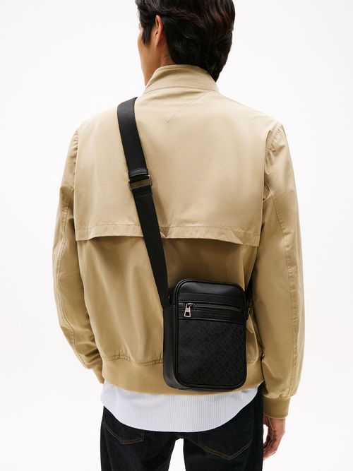 Bolso-reporter-con-monogramas-TH