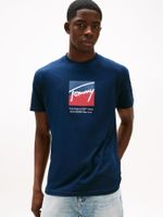 Camiseta-con-logo-distintivo