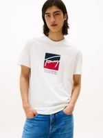 Camiseta-con-logo-distintivo