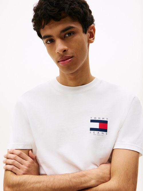 Camiseta-con-logo-trasero
