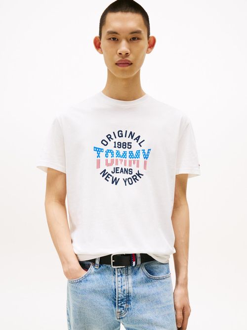 Camiseta-de-corte-regular-con-logo-grafico-redondo