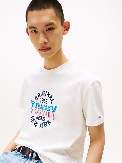 Camiseta-de-corte-regular-con-logo-grafico-redondo
