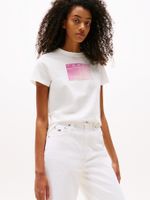 Camiseta-de-cuello-redondo-con-logo-degradado