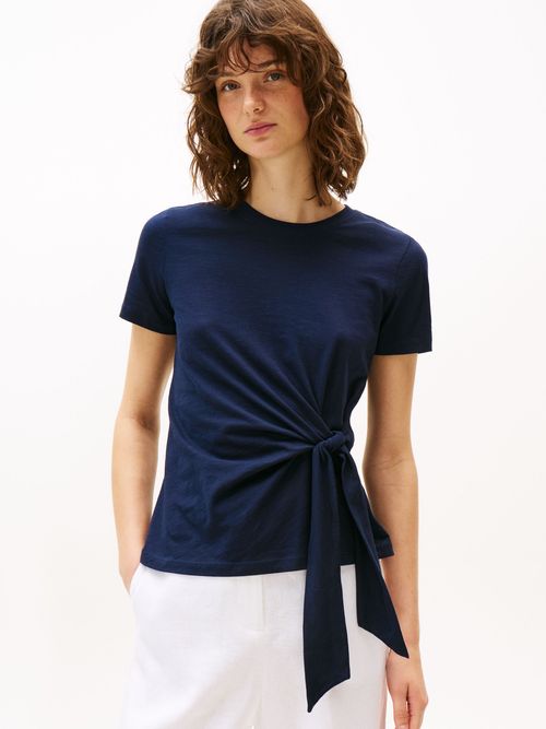 Camiseta-de-cuello-redondo-con-nudo