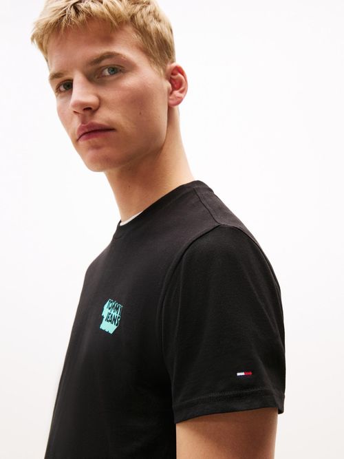 Camiseta-slim-con-logo-3D