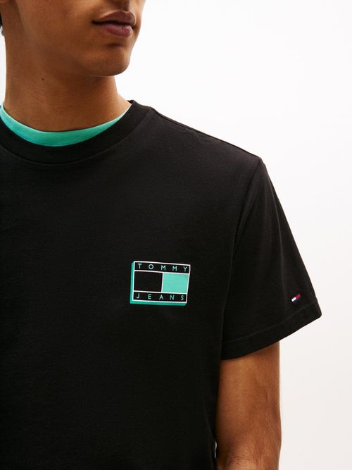Camiseta-slim-con-logo-tonal