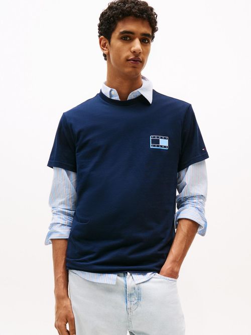 Camiseta-slim-con-logo-tonal