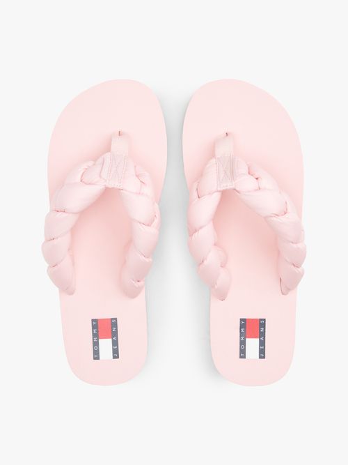 Chancletas-con-tira-trenzada-y-suela-dentada