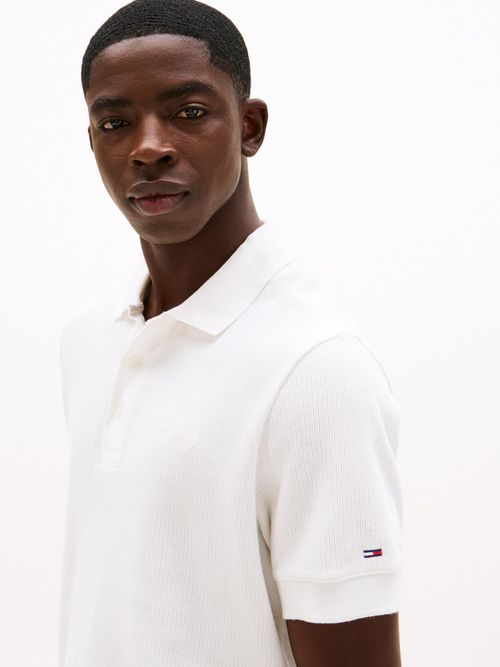 Polo-de-corte-regular-con-punto-gofrado