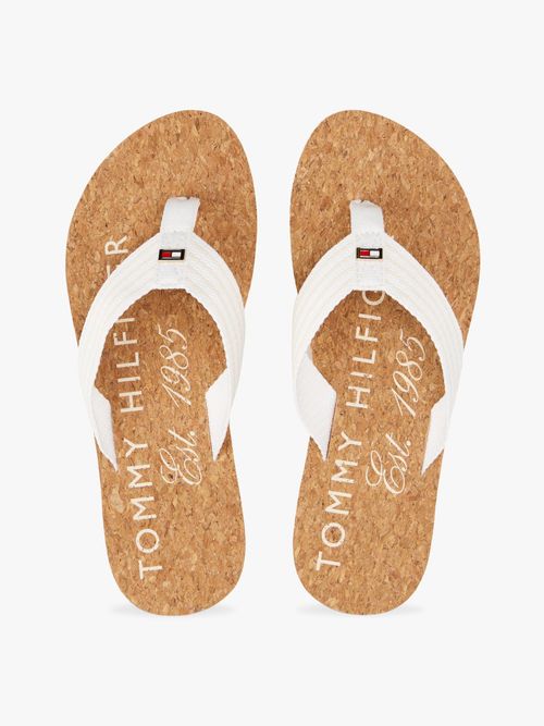 Sandalias-de-playa-con-logo