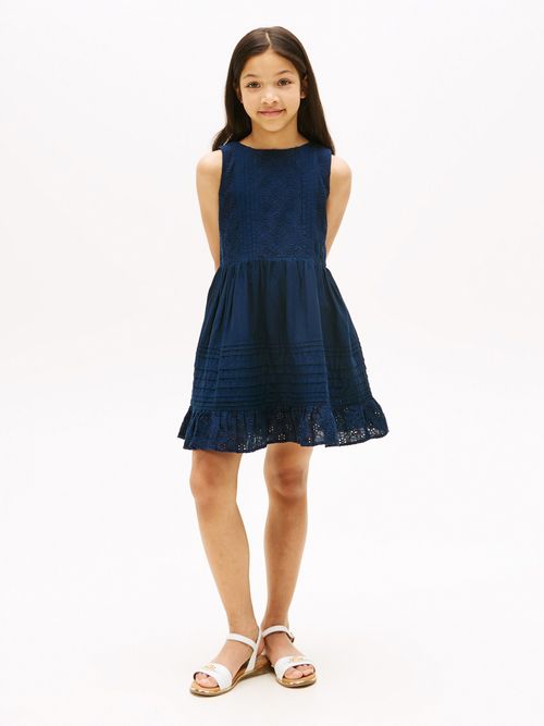 Vestido-calado-con-corte-evase