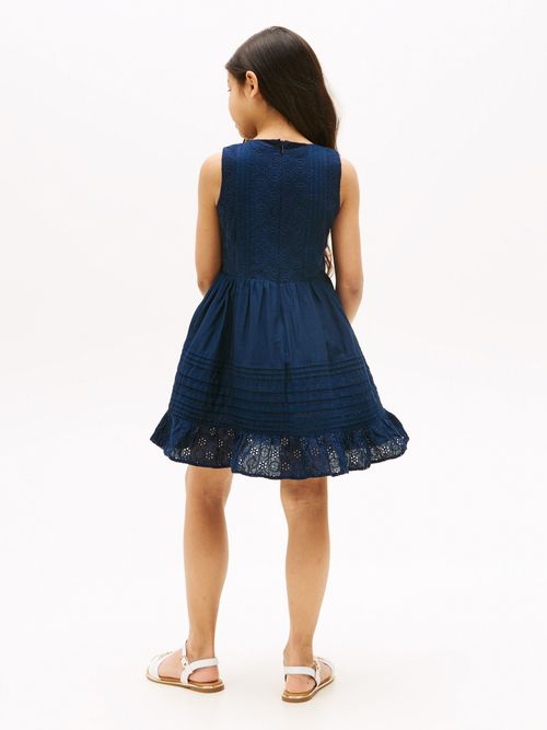 Vestido-calado-con-corte-evase