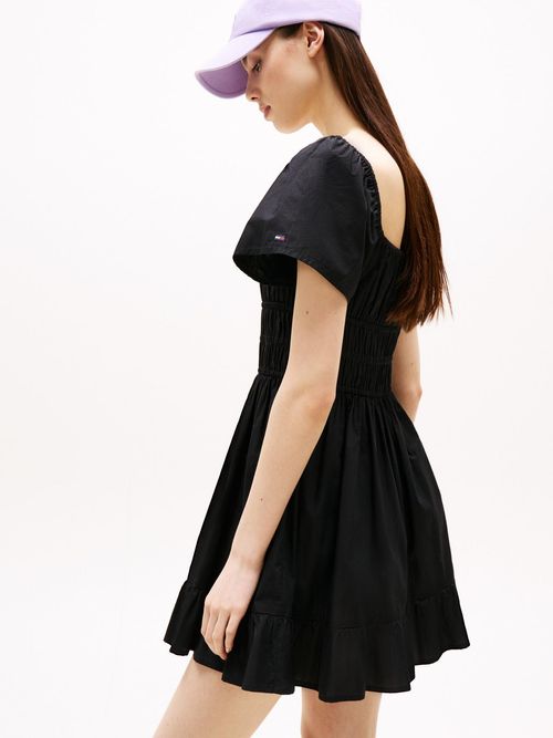 Vestido-corto-slim-de-corte-evase