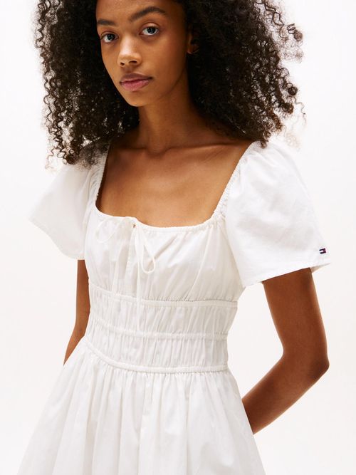 Vestido-corto-slim-de-corte-evase