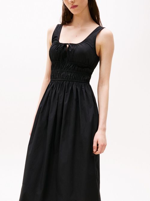 Vestido-midi-en-popelin-de-corte-slim