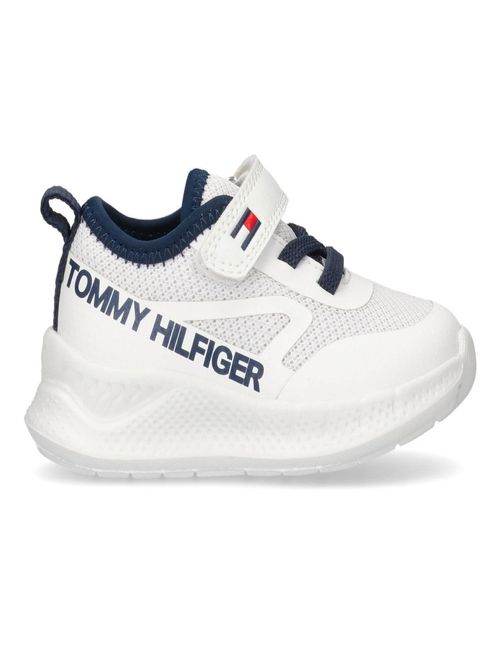 Zapatillas-bajas-con-cordones-y-velcro