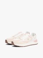 Zapatillas-de-ante-con-texturas-mixtas