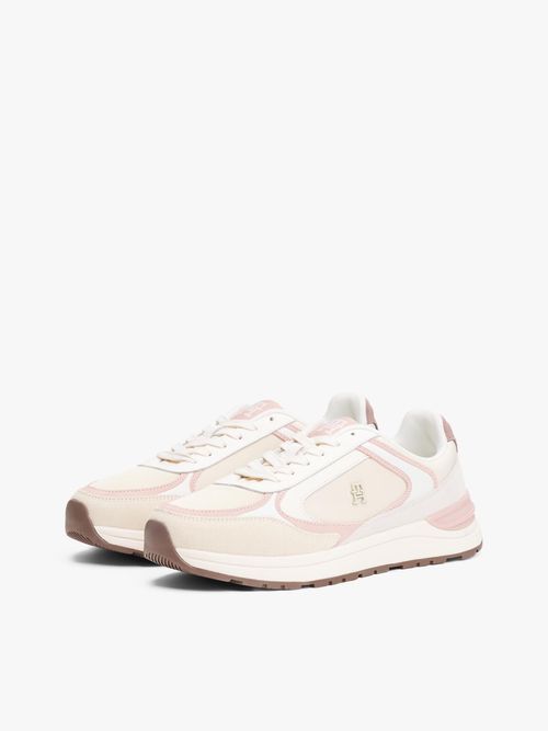 Zapatillas-de-ante-con-texturas-mixtas