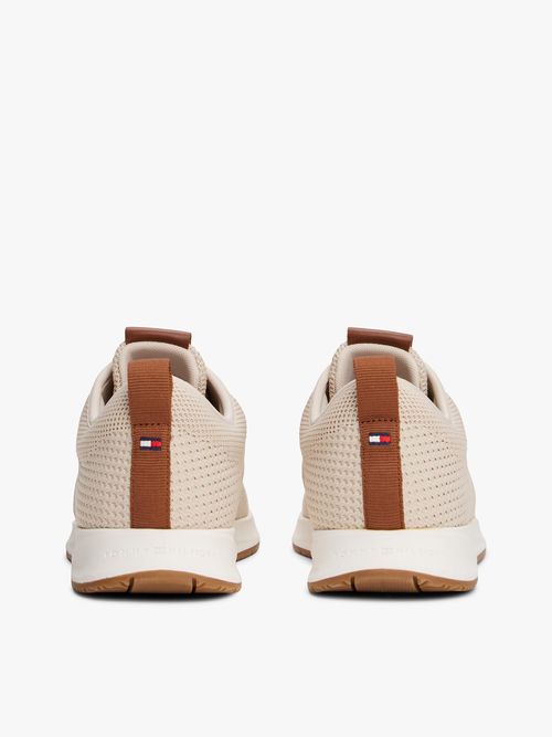 Zapatillas-de-punto-con-logo