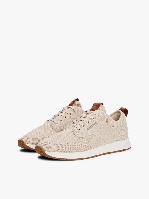 Zapatillas-de-punto-con-logo