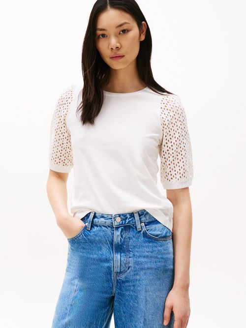 Camiseta-de-manga-corta-con-detalles-calados-