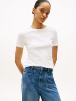 Camiseta-slim-con-logo-estampado-