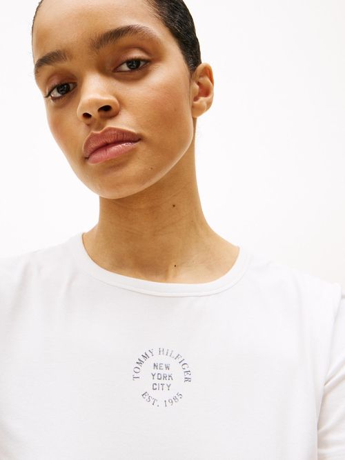 Camiseta-slim-con-logo-estampado-