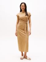 Vestido-midi-con-corte-slim-y-cuello-barco
