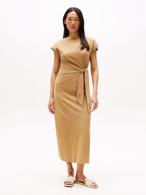 Vestido-midi-con-corte-slim-y-cuello-barco