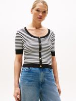 Sueter-con-diseño-de-rayas-y-cuello-de-botones