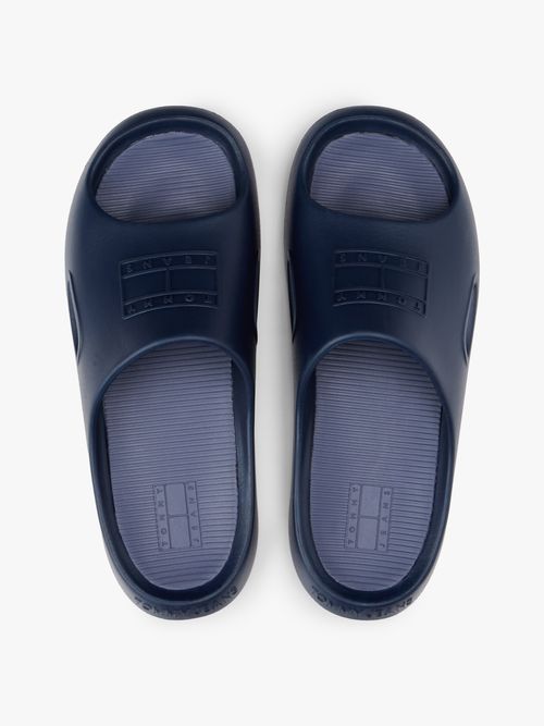 Chancletas-con-logo-en-relieve