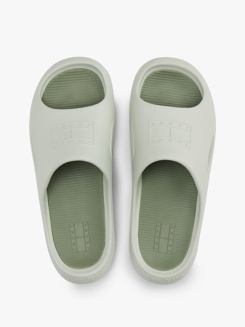 Chancletas-con-logo-en-relieve