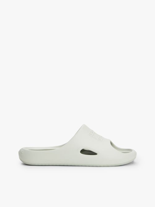 Chancletas-con-logo-en-relieve