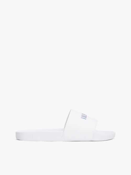 Chancletas-con-logo-en-relieve