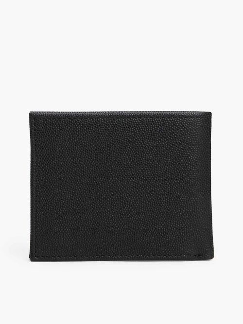 Billetera-plegable-de-cuero-con-logo-esmaltado