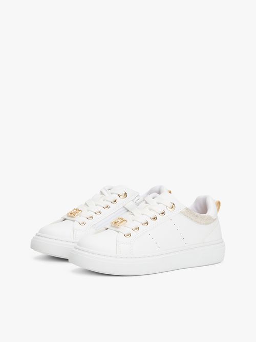 Zapatillas-bajas-con-cordones-y-detalles-en-dorado
