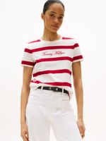 Camiseta-con-cuello-redondo-y-logo-bordado