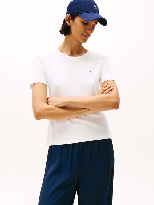 Camiseta-de-cuello-redondo-con-corte-slim