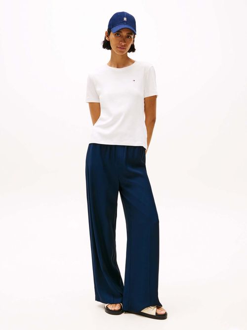 Camiseta-de-cuello-redondo-con-corte-slim