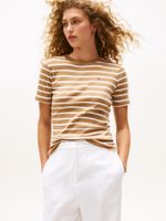 Camiseta-de-cuello-redondo-con-corte-slim