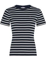 Camiseta-de-cuello-redondo-con-corte-slim