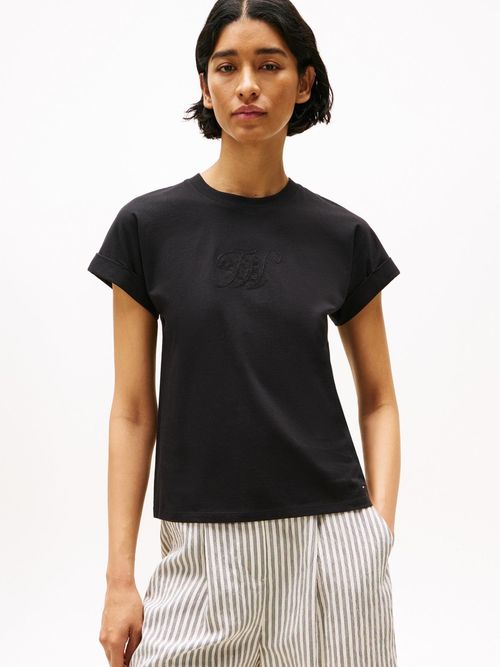 Camiseta-de-cuello-redondo-con-logo-bordado