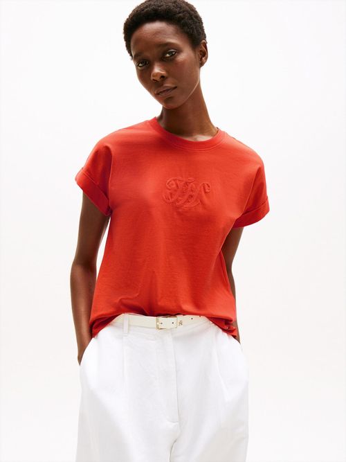 Camiseta-de-cuello-redondo-con-logo-bordado