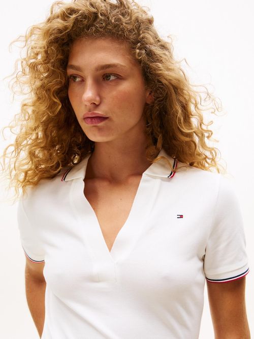 Polo-1985-de-corte-slim-con-ribetes