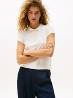 Polo-de-corte-slim-con-botones-dorados